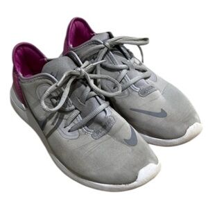 Nike Hakata Womens Sneakers size 5Y or 7 womens